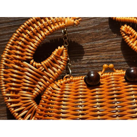 NWT Tommy Bahama Womens woven CrabShaped Wicker Handbag TikTok viral Coastal Fun - Picture 15 of 17